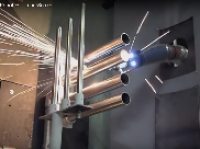 Laserschneiden Metall mit einem 5 kW-Laser